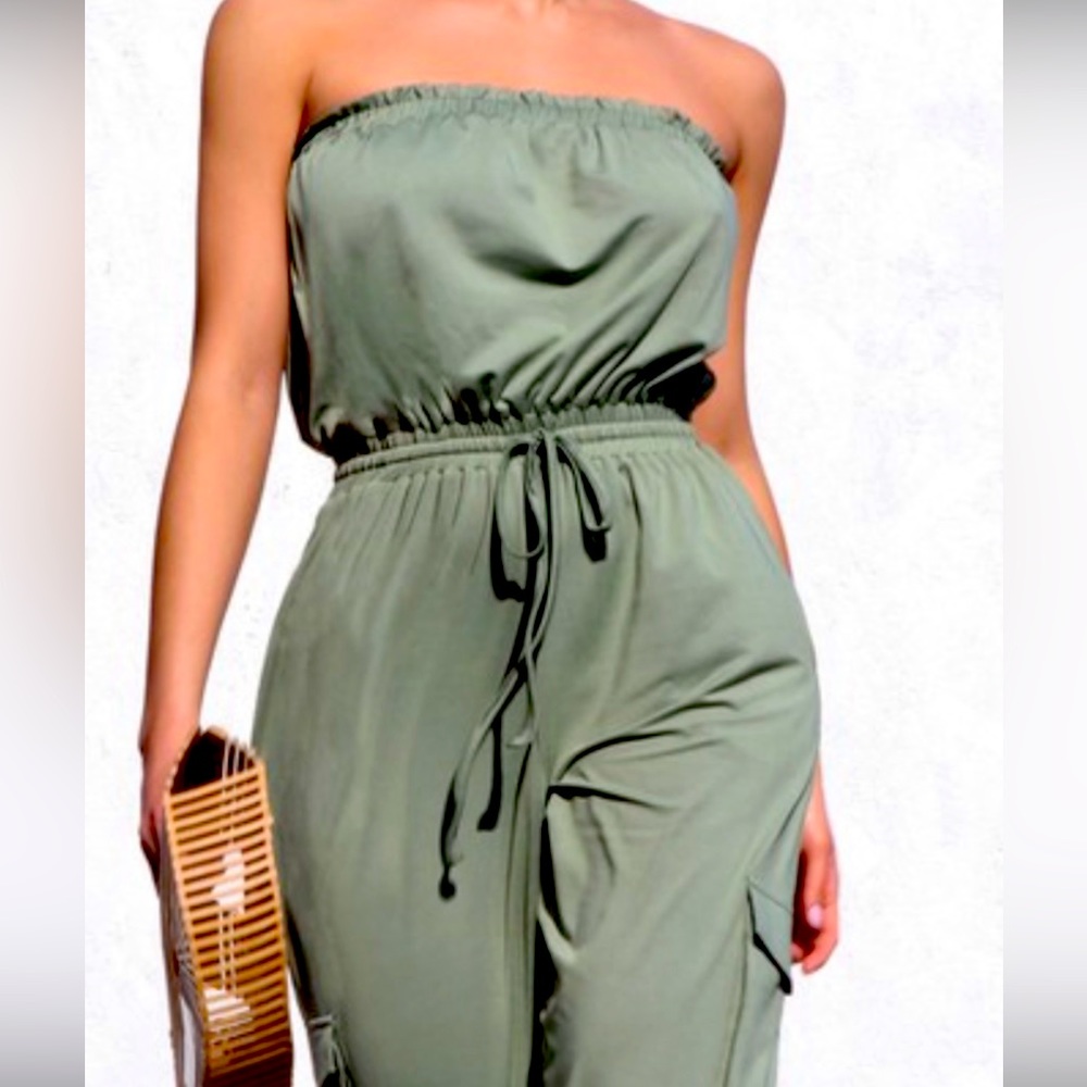 Venetian Jumpsuit with pocket-waist Elastic band.  Stretch well